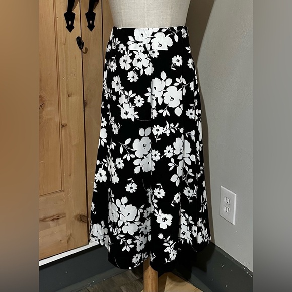 Talbots Shadow Petals Floral Jersey Midi Skirt Black & White - Picture 6 of 6